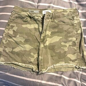 Sonoma camo short size 8